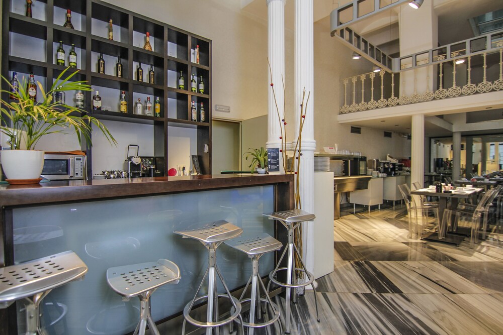Hotel Bar