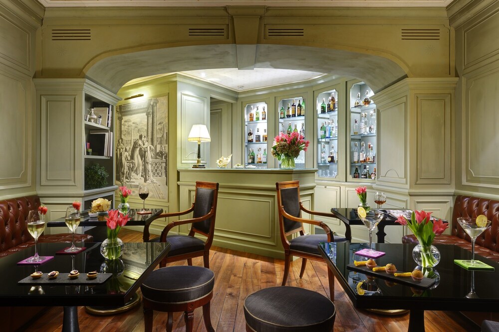 Hotel Bar