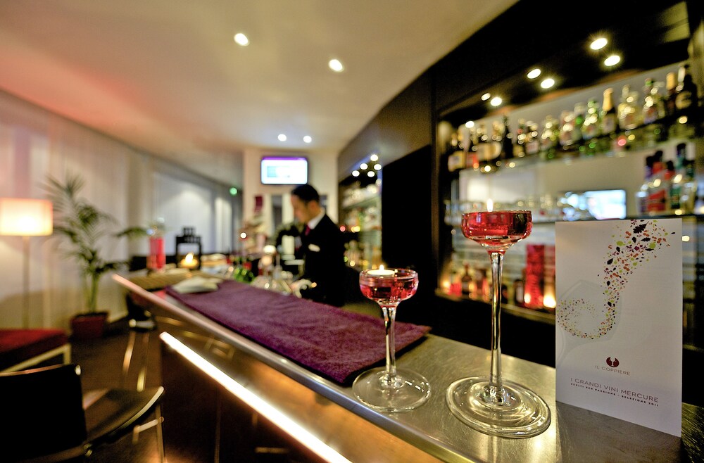 Hotel Bar