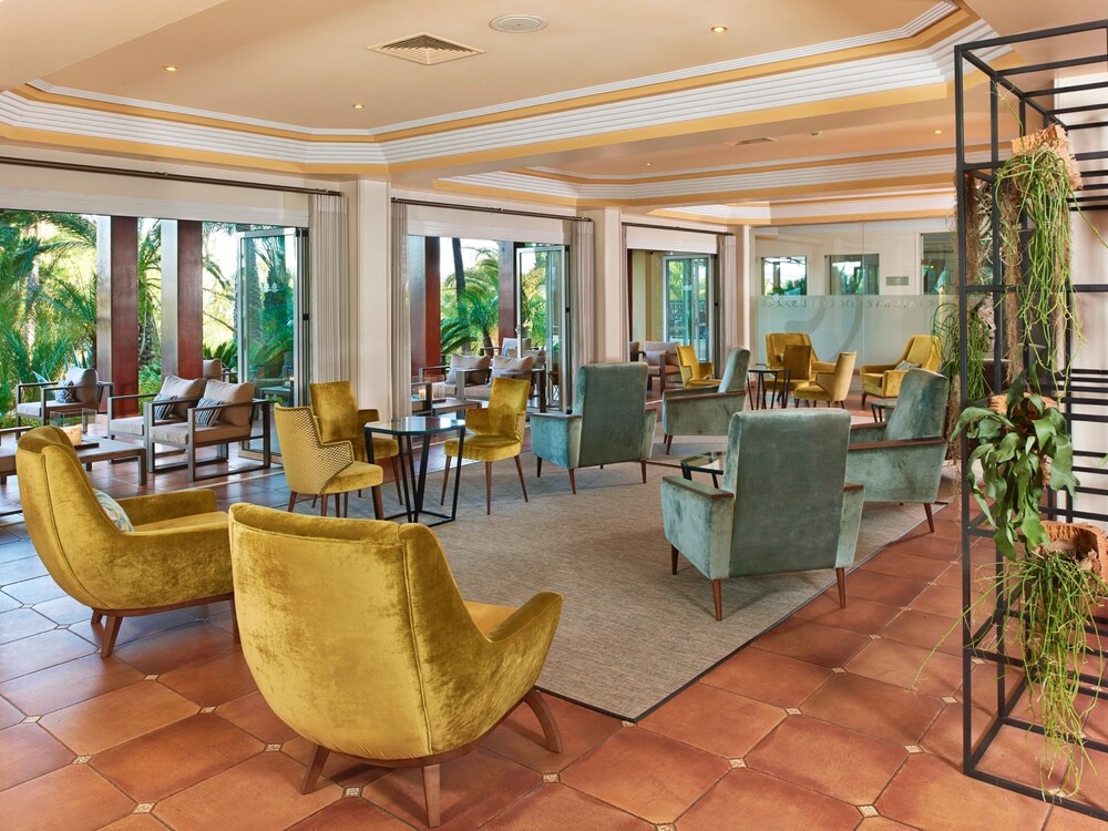 Hotel Lounge