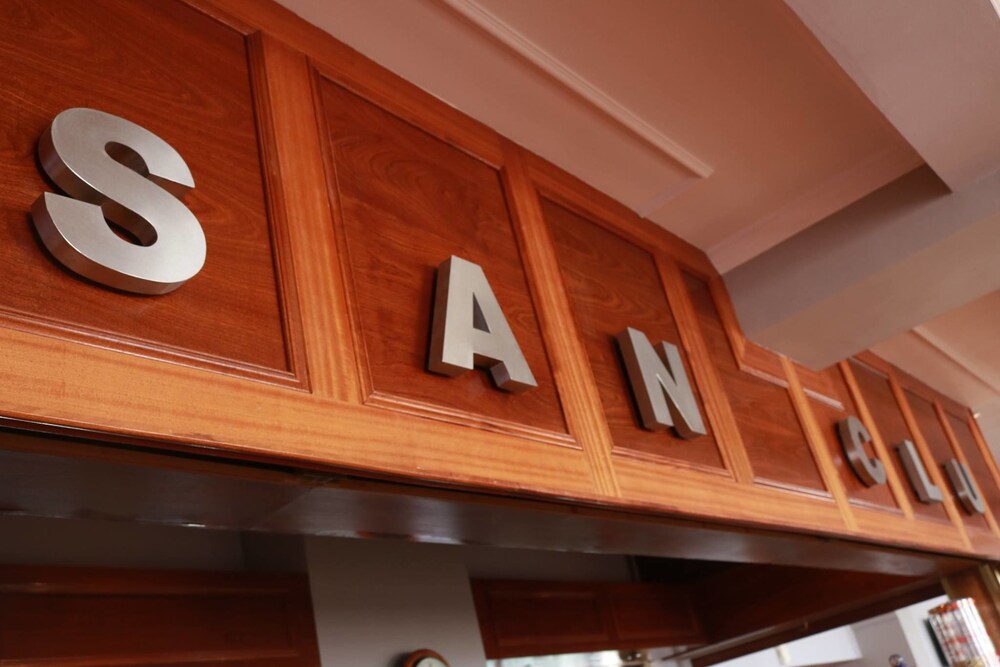 Hotel Bar