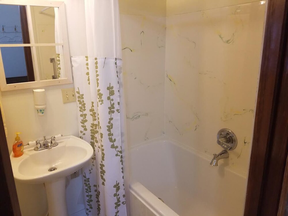Deep Soaking Bathtub