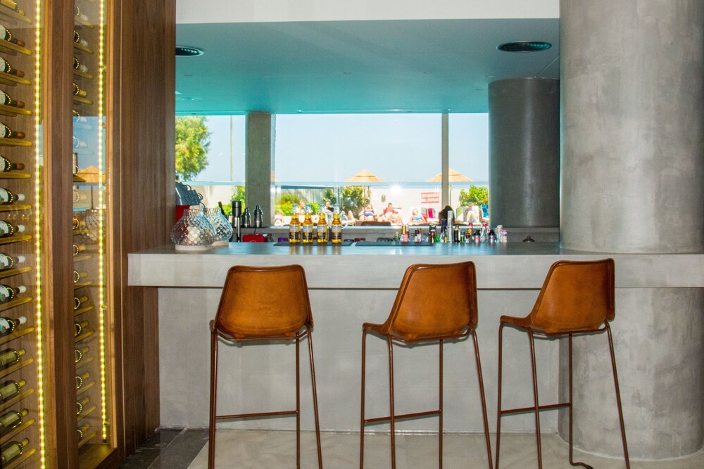 Hotel Bar