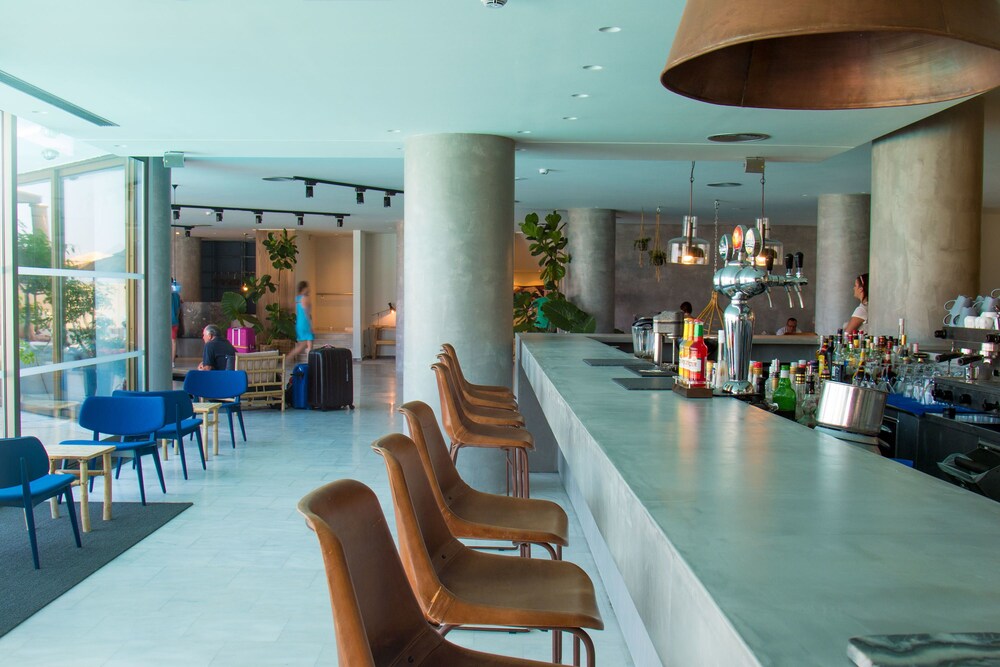 Hotel Bar