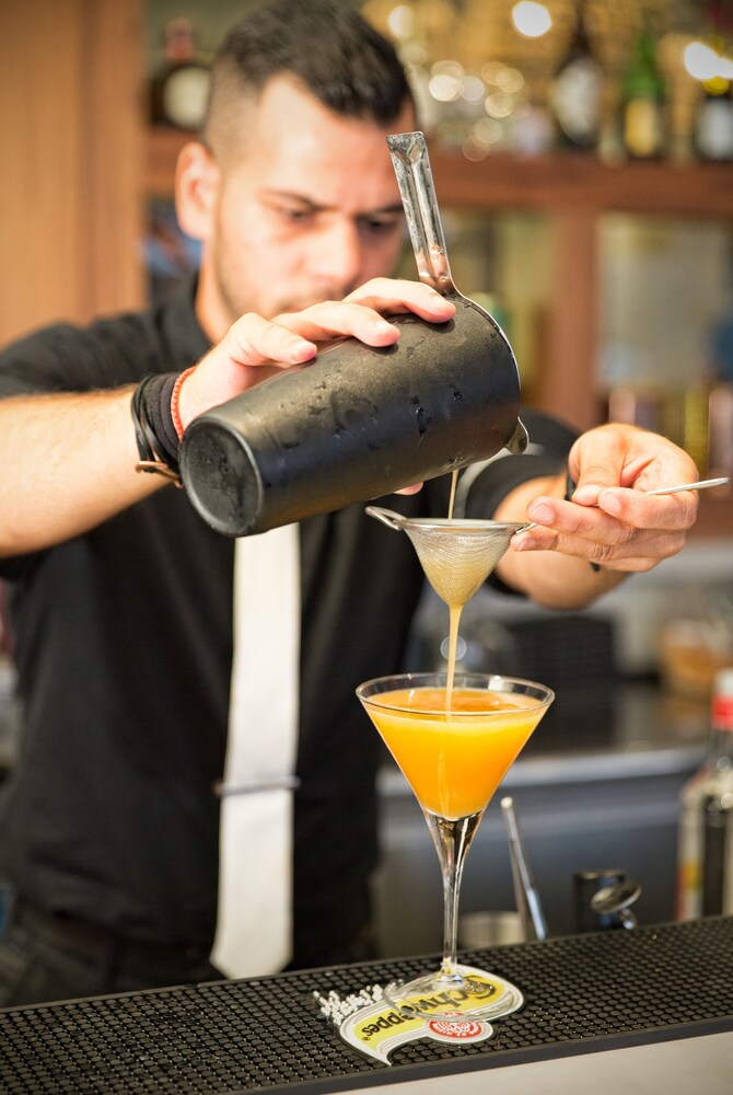 Hotel Bar