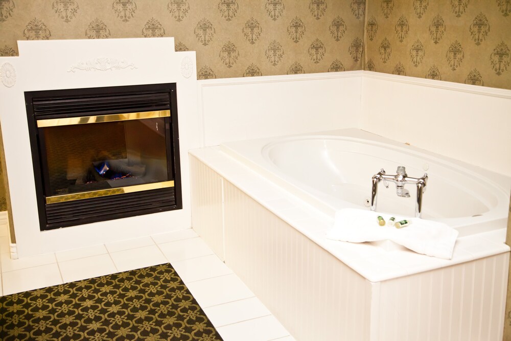 Deep Soaking Bathtub