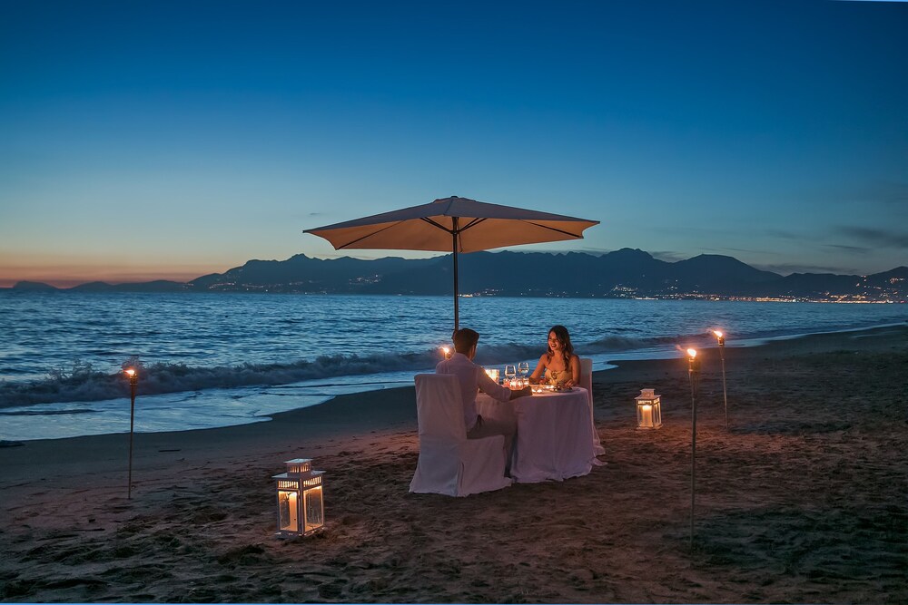 Couples Dining