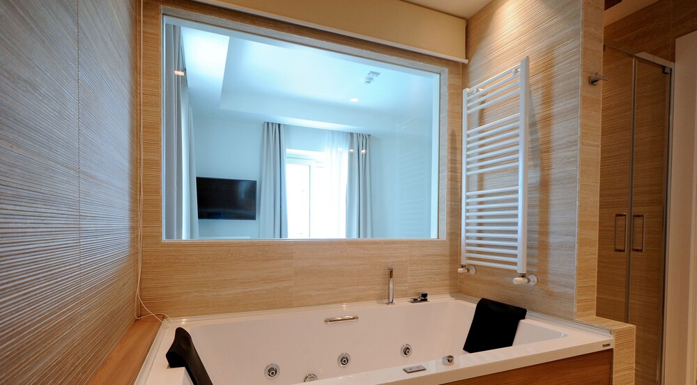 Jetted Tub