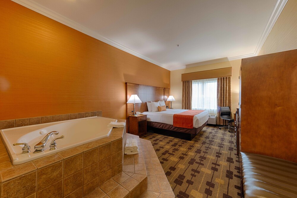 Deep Soaking Bathtub