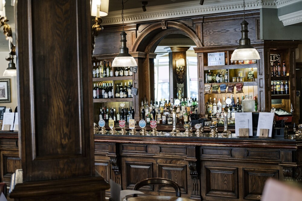 Hotel Bar