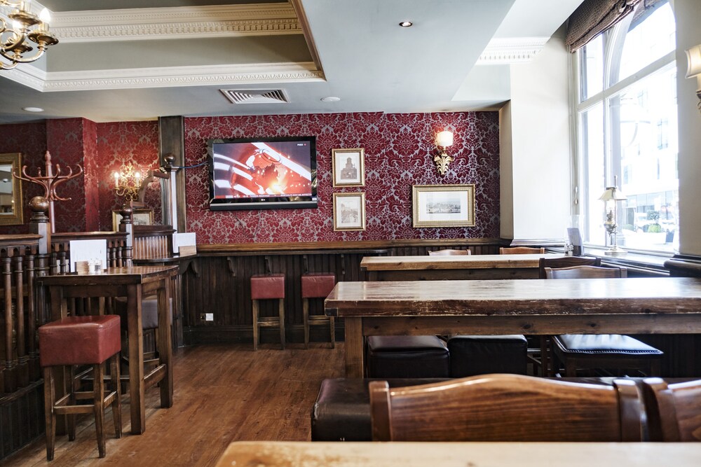 Hotel Bar