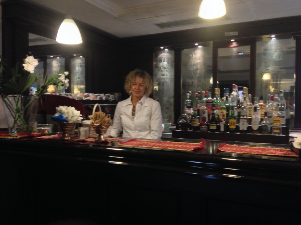Hotel Bar