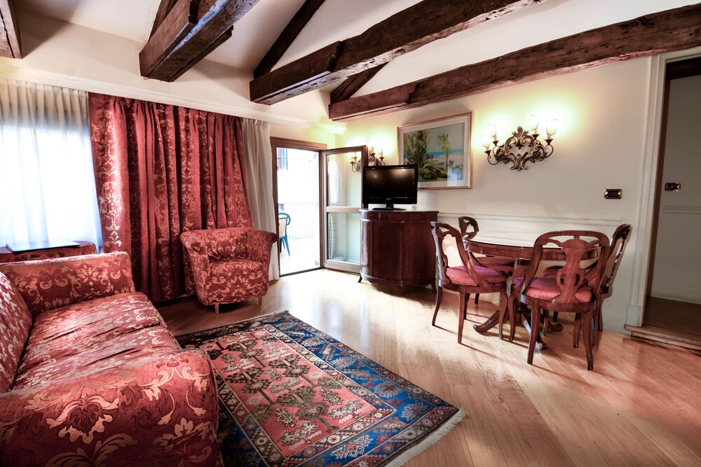 Suite, Canal View - Guestroom View