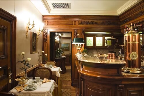 Hotel Bar