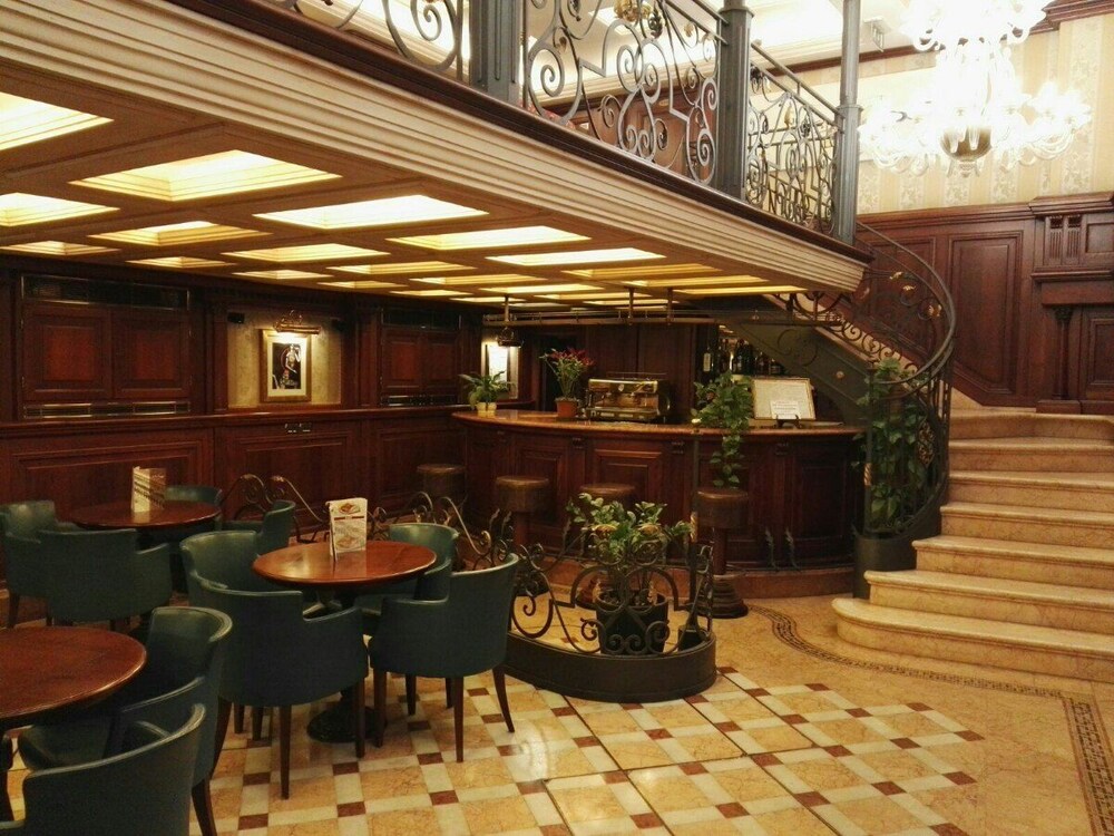 Hotel Lounge