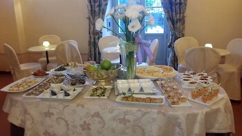 Hotel Lounge