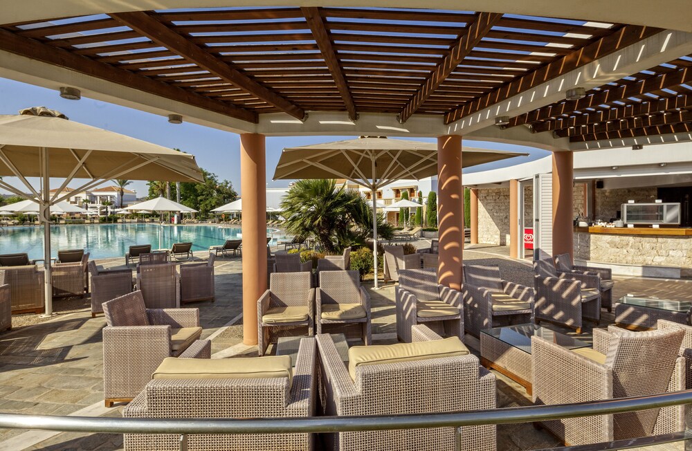 Poolside Bar
