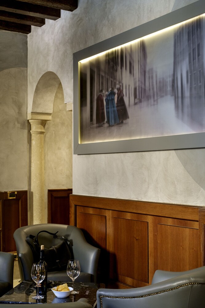 Hotel Lounge