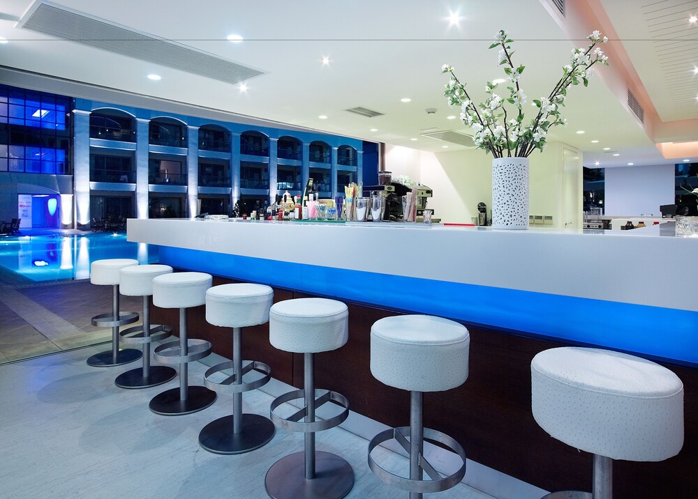 Poolside Bar