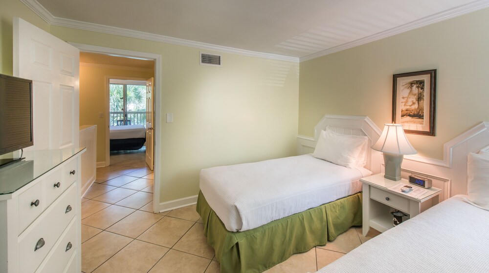 Villa, 2 Bedrooms (Oceanside) - Guestroom