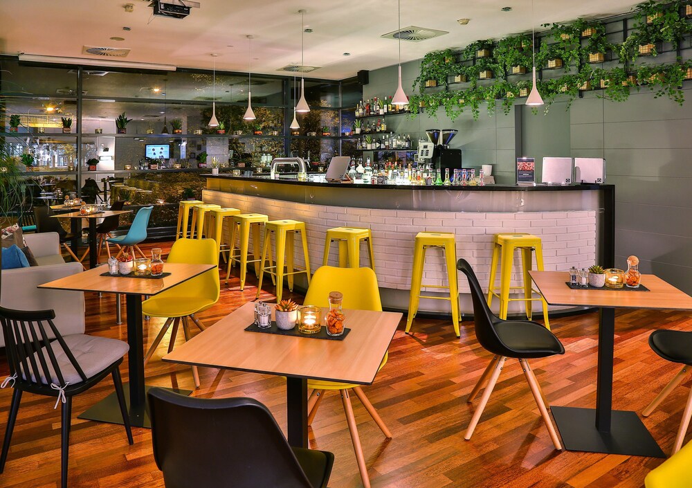 Hotel Bar