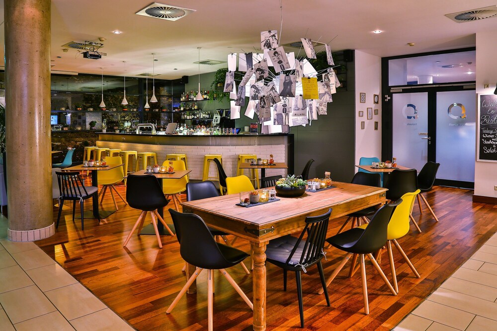 Hotel Lounge