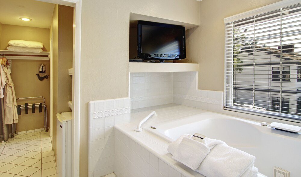 Jetted Tub