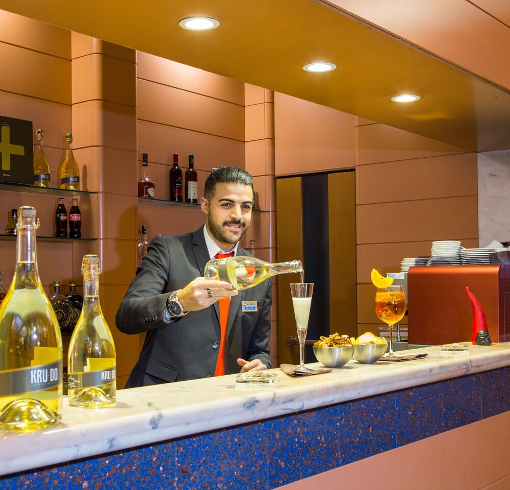 Hotel Bar