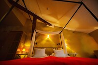Deluxe Room, 1 Queen Bed