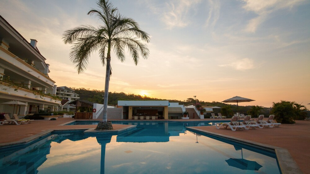 Poolside Bar