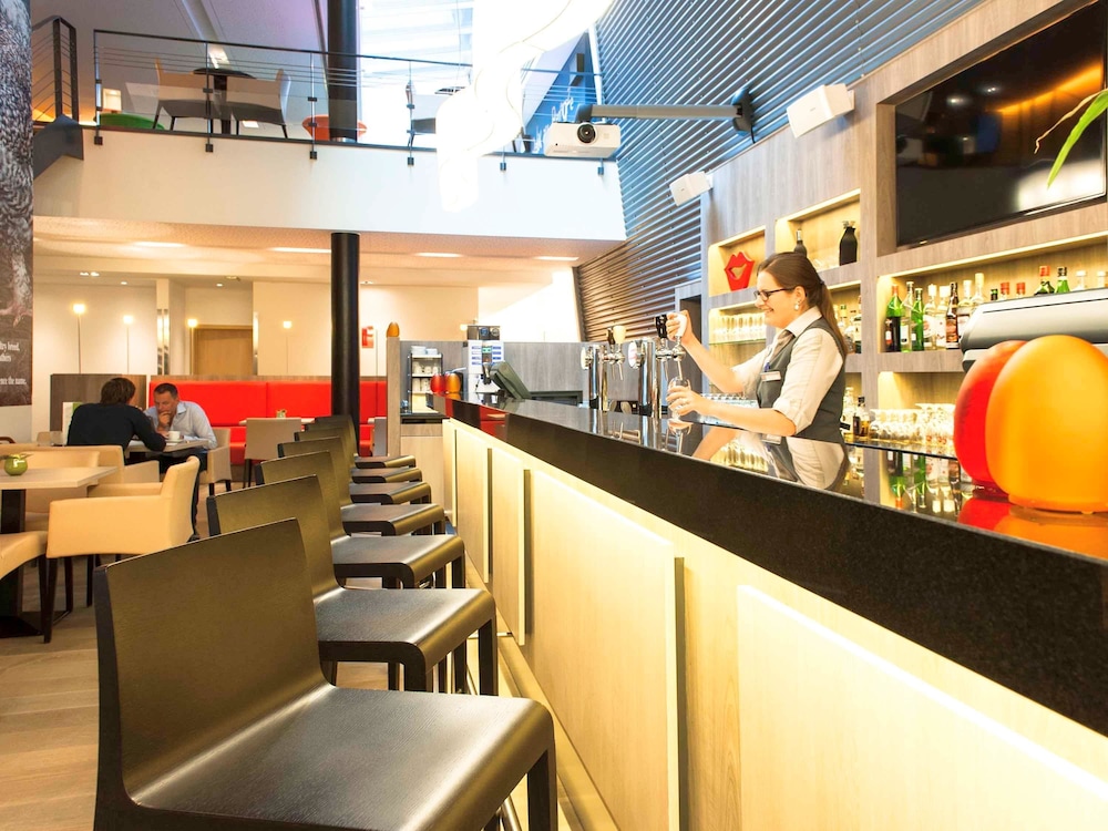 Hotel Bar