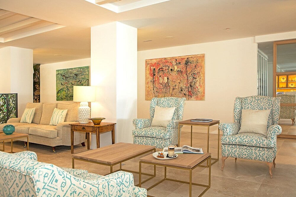 Hotel Lounge
