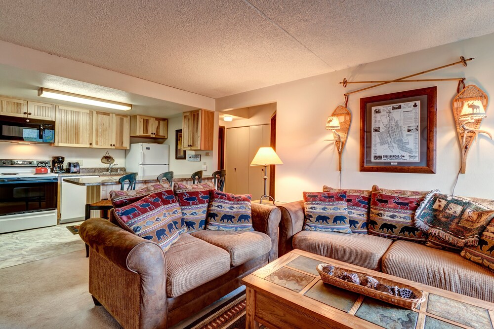 Condo, 1 Bedroom - Living Room