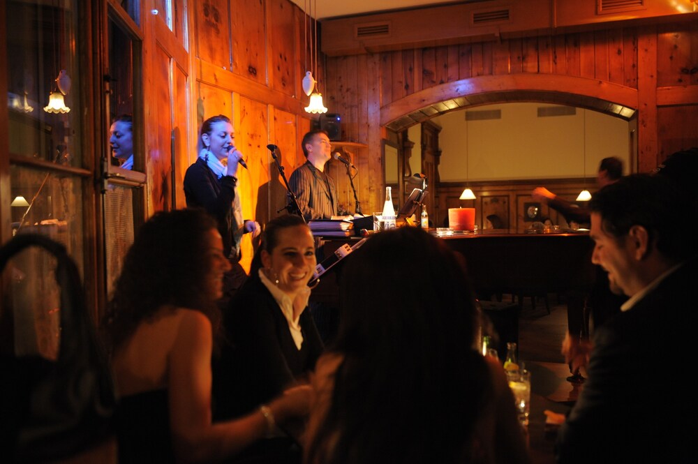 Hotel Bar