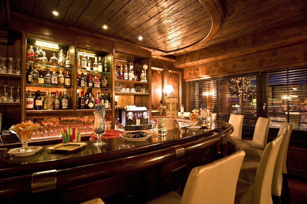 Hotel Lounge