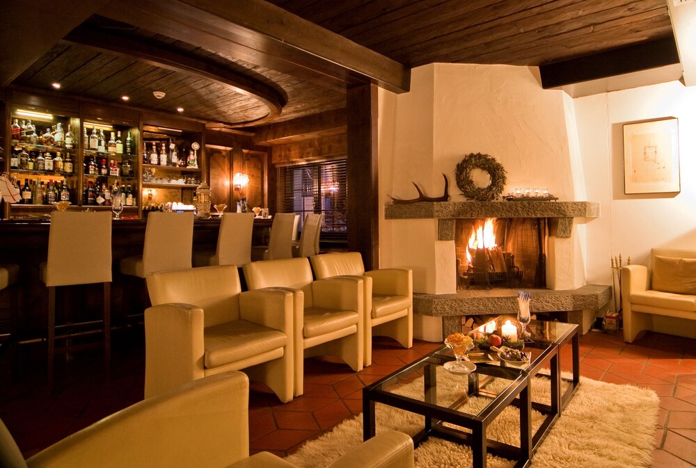 Hotel Lounge