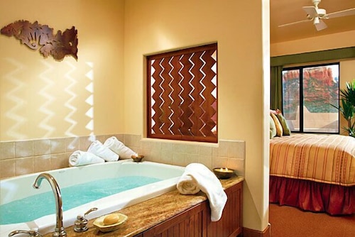 Deep Soaking Bathtub