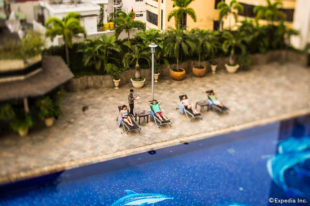 Hồ bơi ngoài trời