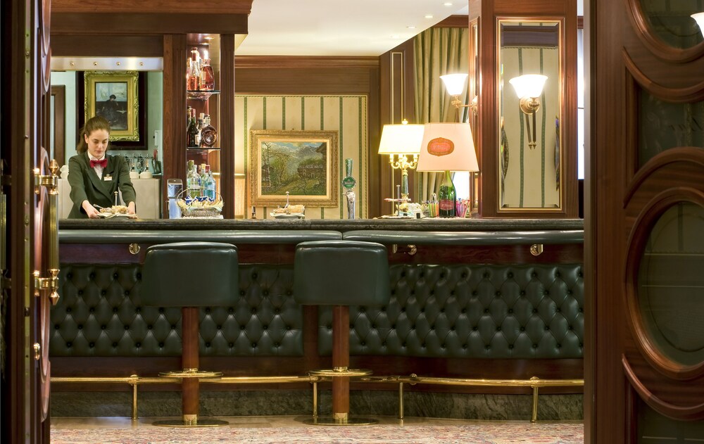 Hotel Bar