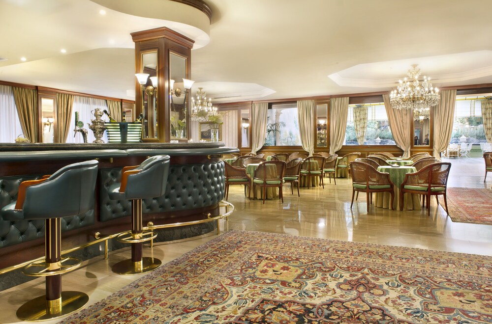 Hotel Bar