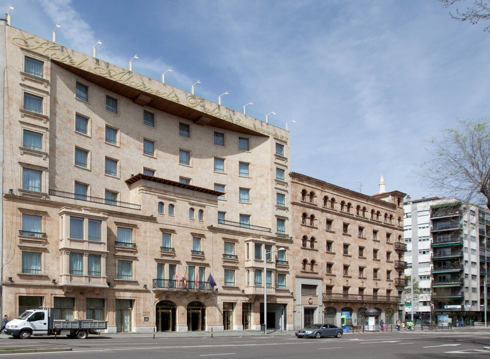 Fachada del hotel