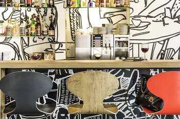 Hotel Bar