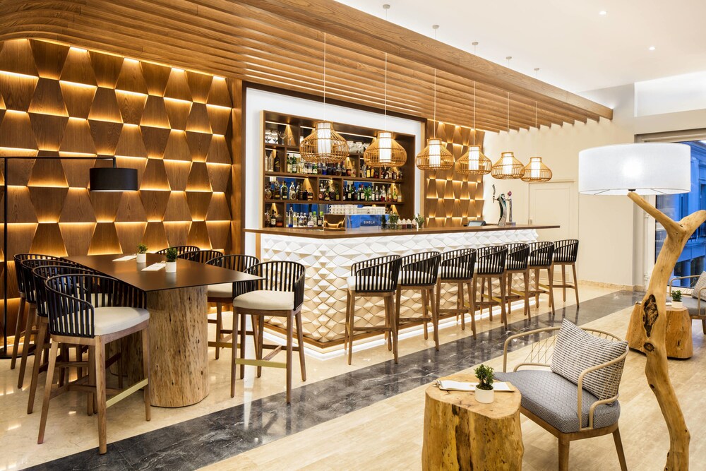 Hotel Bar