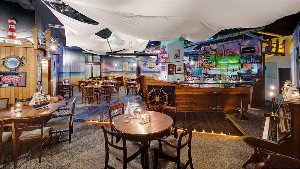 Hotel Bar