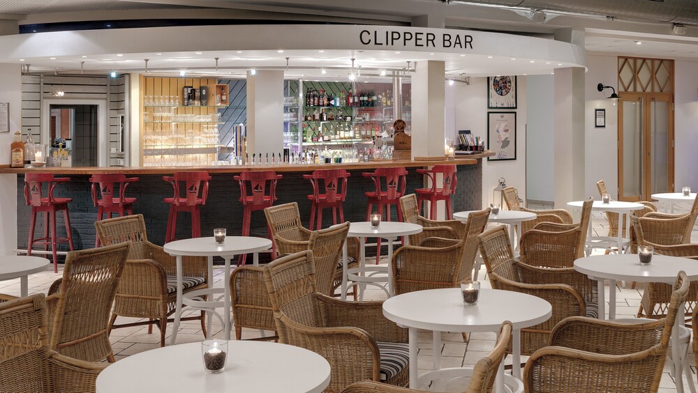 Hotel Bar