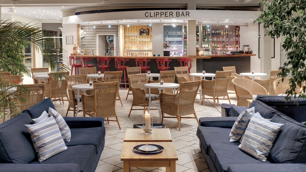 Hotel Bar