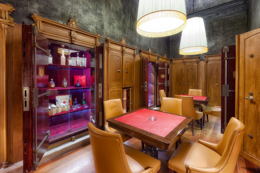 Hotel Lounge