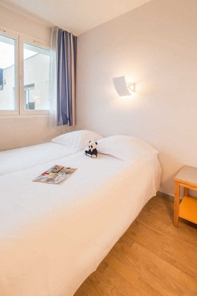 Apartment, 2 Bedrooms - Guestroom