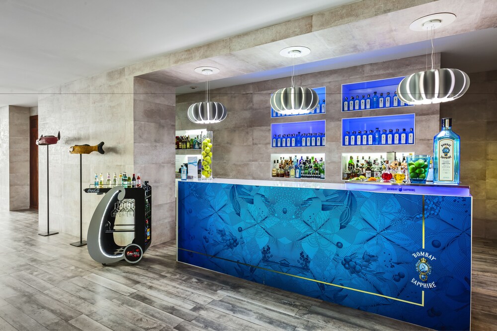 Hotel Bar