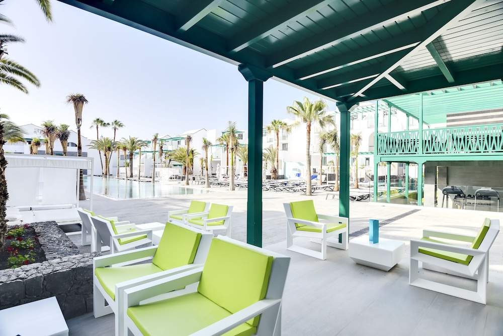 Poolside Bar